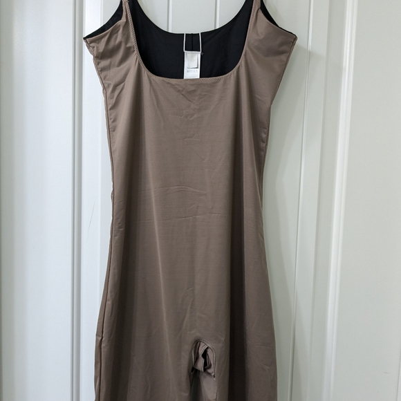 SPANXshape Invisible Open-Bust Mid-Thigh Bodysuit size L Reversible - Picture 4 of 8